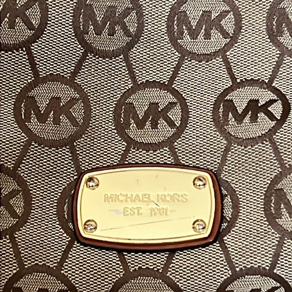 Michael Kors Signature canvas & leather shoulder bag - Picture 2 of 10